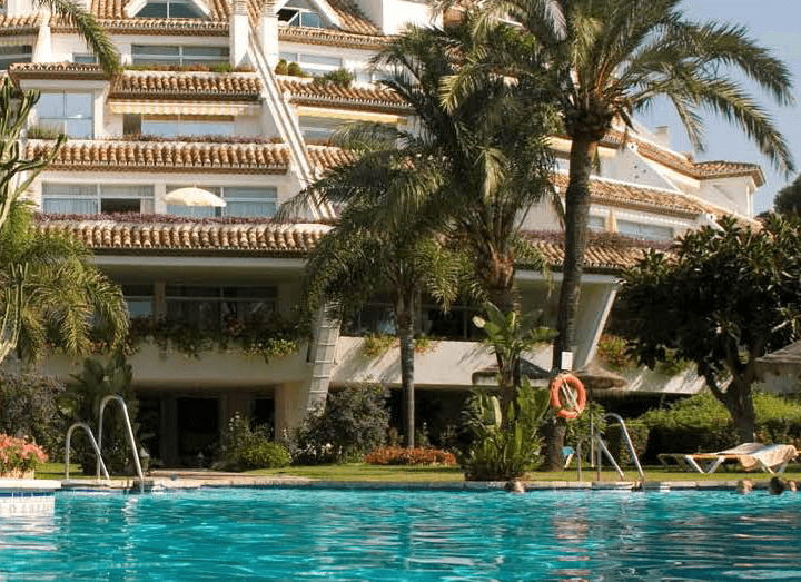 piscina de la urbanización Miraflores